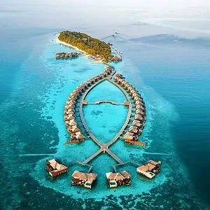 water-villas-in-lily-beach-maldives