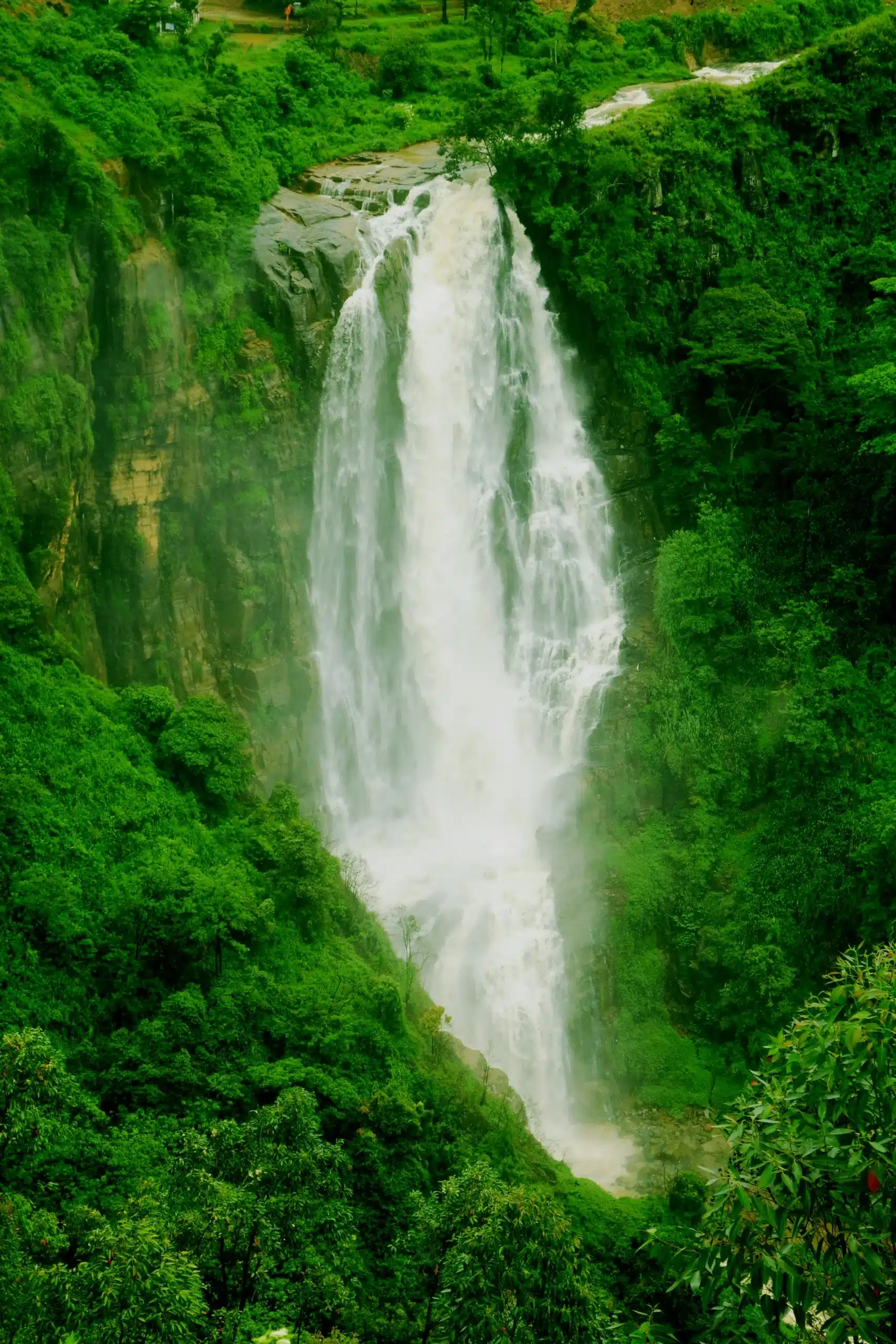 waterfall-in-sri-lanka