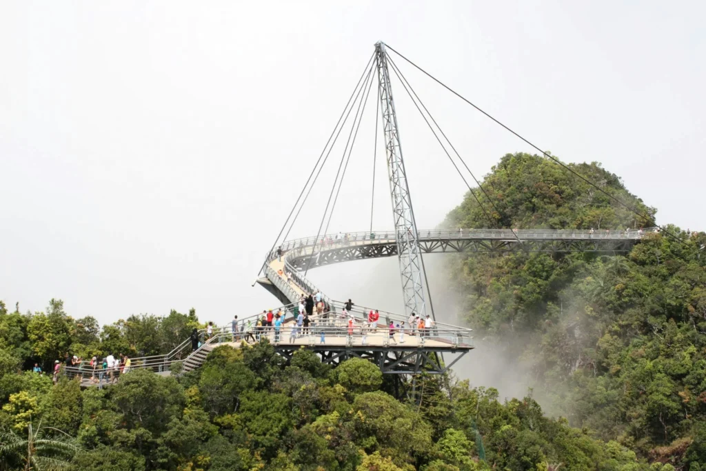 bridge-between-two-mountain-peaks-in-Langkawi